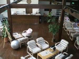 FRONT DESK AND LOBBY LOUNGE