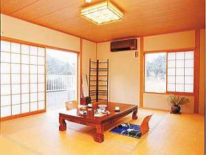 JAPANESE TATAMI ROOM：落着ける10畳の和室
