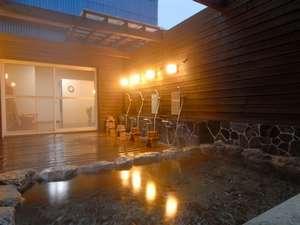 OPEN AIR SPA「岩」満天の星のもと、貸切ひとり占め。そんな贅沢も