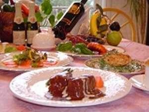 【じっくり煮込んだ】ビーフシチュウはメインディッシュで。（プランにより異なります）