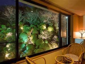【ライトアップ】幻想的な夜の雰囲気は、非日常的な雰囲気へ皆様を自然といざないます