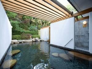四季折々に楽しめる庭園露天風
