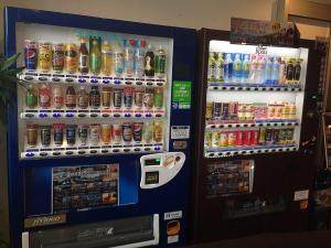 自販機　　1階、2階にございます。1階ロビーにはアルコール類の販売も致しております。