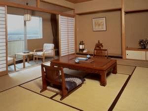 湖側の和室