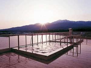 加茂湖を望む展望露天風呂