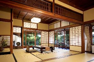 阿知の間　客室10畳＋次の間9畳　バス・トイレ付　当館の客室では最も広いお部屋です
