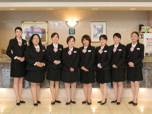 ホテルNo.1高知　フロント女性スタッフ