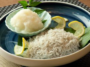 朝食バイキングの一例　（釜揚げちりめん）