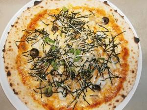 こちらも人気の「刻み海苔たっぷりシーフード」ピザです。