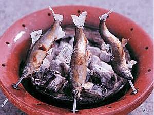 炭火焼きの鮎はとっても人気です