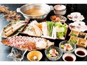 【桜さつま鍋】黒豚しゃぶしゃぶと薩摩鶏のつみれを醤油ベースの出汁でお召し上がり下さい