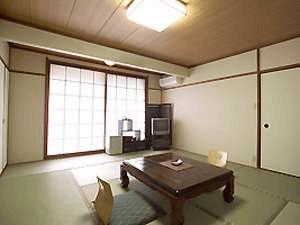 【さくら館別館和室】１階の８畳４名様定員の禁煙の和室