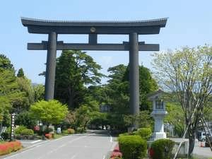 霧島神宮大鳥居前を左折3分の場所でございます。