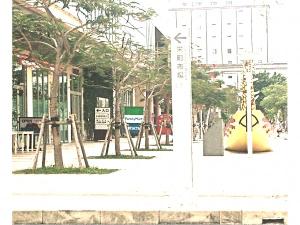 ファミリマートまで徒歩1分以内