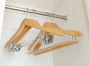 【ハンガー】ふつうのとピンチ付の2種類をご用意しております
