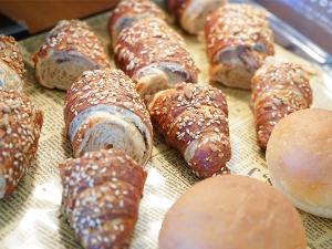 焼き立てパンで朝から気合充分♪