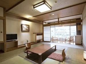 【西館】和室のお部屋<BR>（10畳～12畳）<BR>女子会で夜はガールズトークで盛り上がれる!!