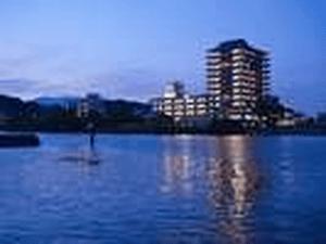 琵琶湖グランドホテル<BR>外観