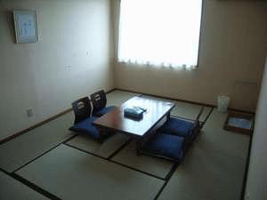 スタンダード和室　河津桜を眼前に見据えるお部屋です。釜滝
