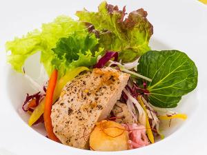 鰹つみれのサラダ仕立て