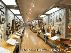 ＜浜松市楽器博物館＞世界の楽器を収集展示しており、自由に演奏できる体験ルームもあります。