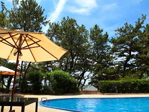 【夏季期間限定 屋外プール】 ご宿泊のお客様は、チェックイン前（午前中からでも）からチェックアウト後も無料でご利用頂けます。