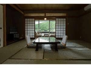 8～10畳の和室。<BR>落ち着いたお部屋でお寛ぎ下さい。