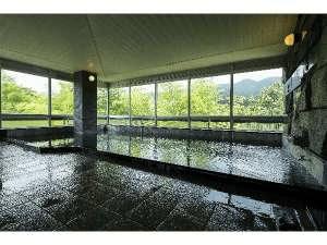 奇跡の湯　奥津温泉ホテル　米屋倶楽部　奥津　男性用大浴場。源泉掛け流し。