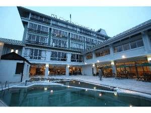 奥津温泉ホテル　米屋倶楽部奥津　中庭ガーデンプール（プールにはお入りいただけません）