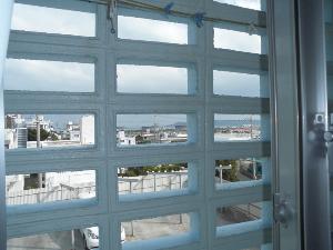 遠目で海が見える部屋からの景観