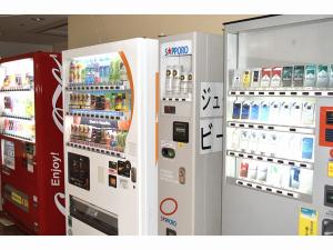 自動販売機コーナー（缶ビール・ジュース・たばこ）