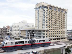国道58号線に隣接、ゆいレール旭橋駅に直結
