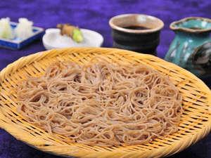 深志荘自慢の手打ち蕎麦は、コシと香りが違います。一度味わえば忘れられない味