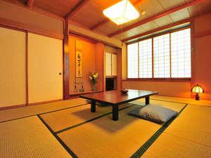 和室10畳のお部屋でのんびりと日頃の疲れを癒せます。