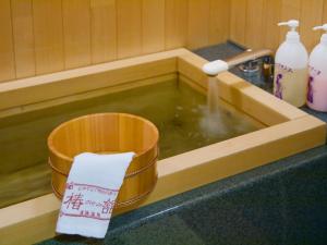 お部屋にて道後の湯を檜の香りと共にお楽しみいただけます！　＊