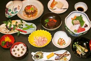 薩摩の山海をふんだんに取り入れた和食会席の一例です。