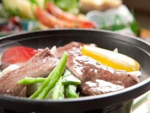 夕食　陶板焼　和牛