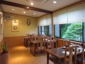 ≪日高川清流を眺めるレストラン≫窓から見える景色が印象的です