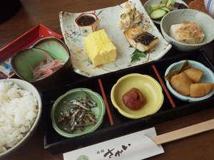 朝は和食をレストランにてご用意致します。