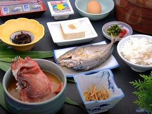 一夜干しの開きの焼き魚や島豆腐にひじきなどなど壱岐の味覚がたっぷりの朝食
