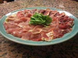 きじ鍋です。弾力のあるお肉で、食べ応えがあると思います★めずらしいといわれる方が多いですね!!