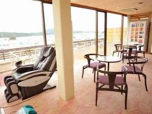 【６階】【展望ラウンジ】気仙沼の海を見ながらお飲み物を飲んだり、マッサージをしたり。