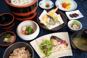 レストラン　夕食メニュー例　　うどん会席　やっぱり讃岐です。