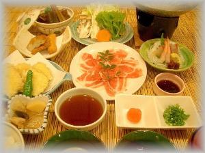 鹿児島特産黒豚しゃぶしゃぶです。味、ボリュームともに最高!