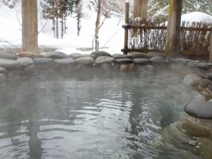 【冬】山の湯・石湯露天でゆっくりあたたまる….