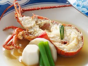 【イセエビの具足煮】イセエビの身を噛みしめた瞬間、口いっぱいに広がるイセエビの旨味と出汁が絶品です。
