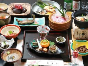＜お料理一例＞　山菜・川魚などを中心とした「山里フルコース」