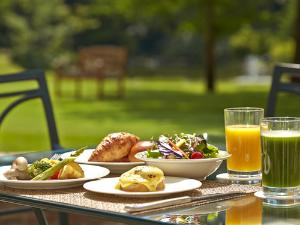 ガーデンテラスでの朝食イメージ