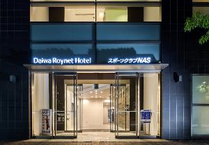 ホテル1階入口・夜