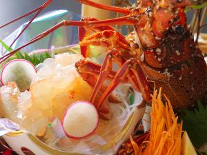 ぷりぷり食感と上品な甘味が味わえる伊勢海老をお刺身で♪